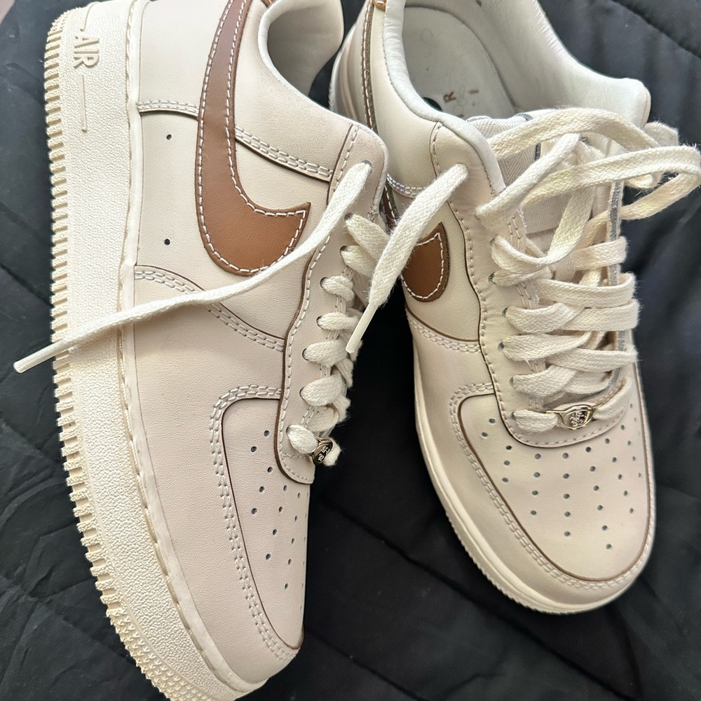 Nike Sneakers in Cream and Brown